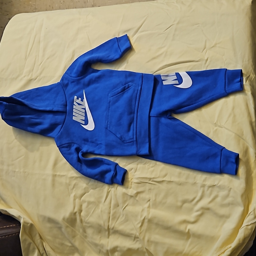 Nike sweatsuit